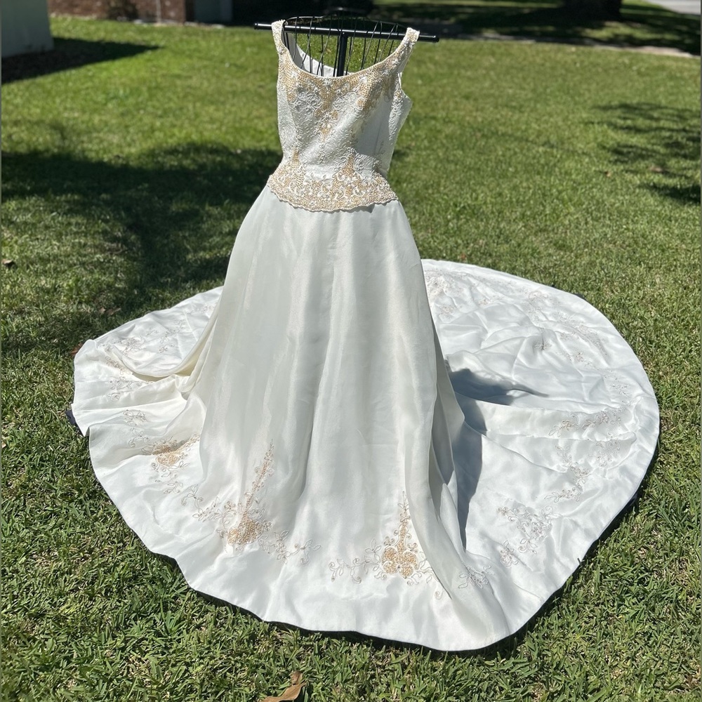Wedding gown, preloved - Picture 15 of 15